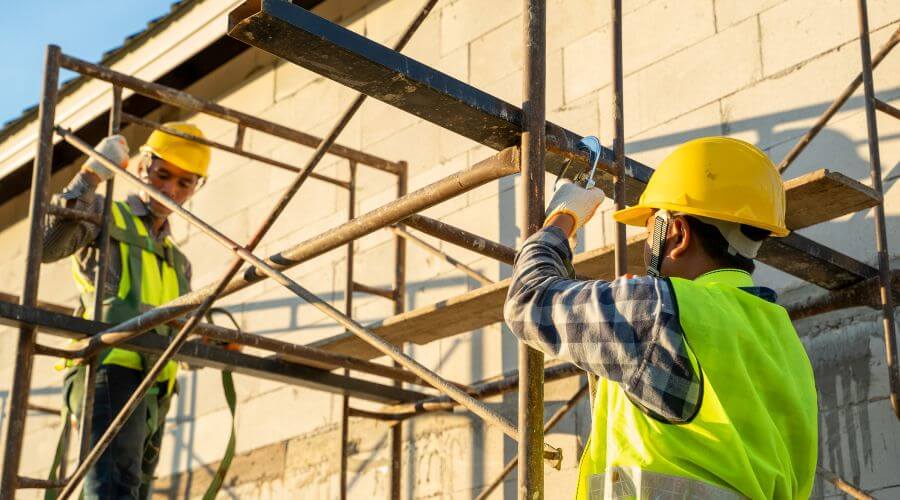 Professional gutter cleaning in Savanna, IL